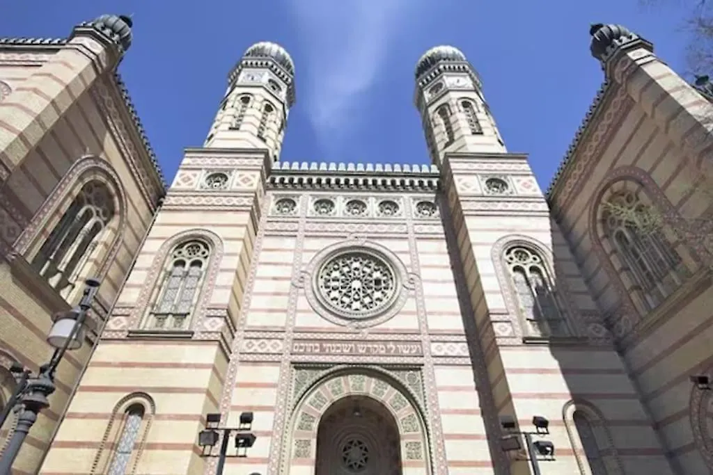 Peppy Home Of Harmony Budapest 0*,  Hungary