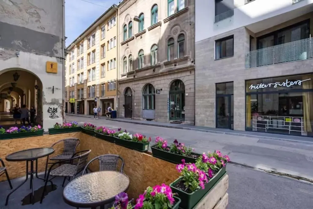 Apartment Peppy Home Of Harmony Budapest